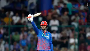 समीर रिजवी की 90 रनों की धमाकेदार पारी, दिल्ली कैपिटल्स ने मुंबई इंडियंस को 6 विकेट से हराया