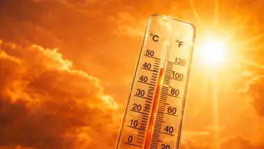भारत में भीषण गर्मी का अलर्ट, अकोला 44°C पर दुनिया का सबसे गर्म शहर, 50°C तक पहुंच सकता तापमान